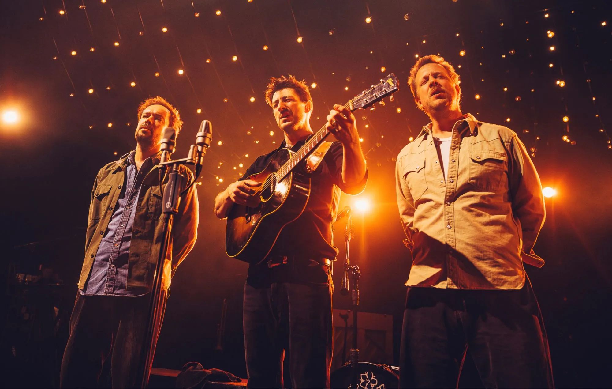 Mumford and Sons & Medium Build